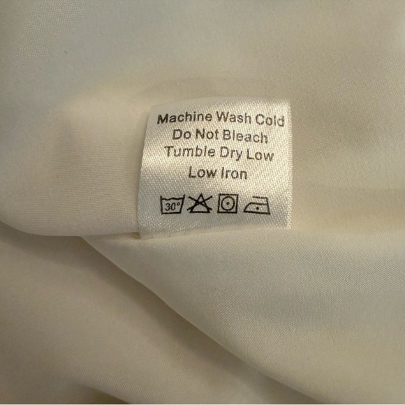 EUC Avon Lane White Women's Harper Bell Sleeve top size M - Picture 4 of 5